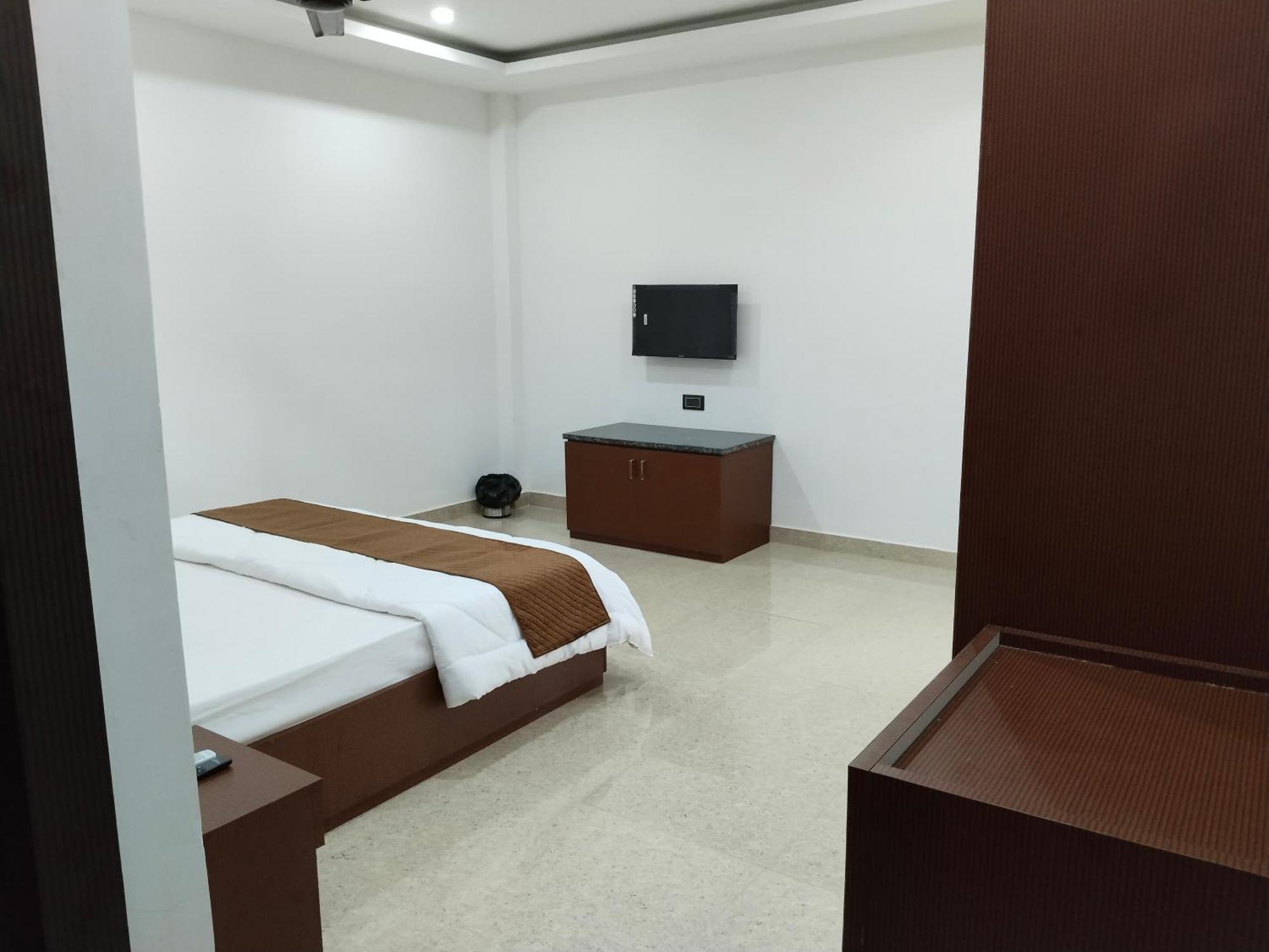 Griha Laxmi Hotel Dibrugarh Dış mekan fotoğraf